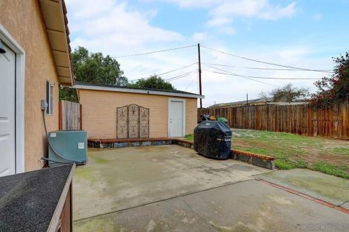 145 El Valle Opulento, Vista CA 92083-7708 exterior