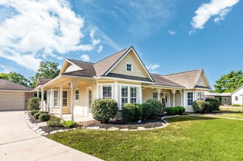 52 Colony Sq, Angleton, TX 77515-3644