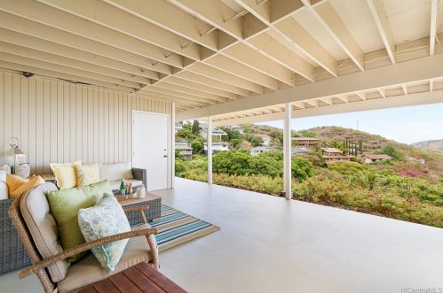 1051 Kamookoa Pl, Honolulu HI  96825-1317 exterior