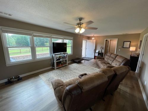 153 Western Cedar Ln, Clarkesville, GA 30523-4252