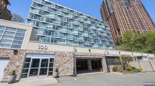 100 Thompson Ln, Edgewater NJ  07020-1024 exterior