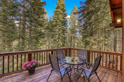 13552 Pathway Ave, Truckee CA  96161-6219 exterior