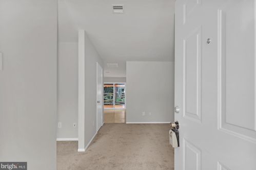 1534 Hiddenbrook Dr, Herndon, VA 20170-2816