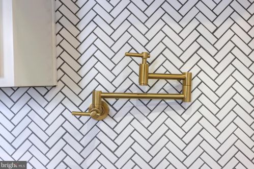 620 Pine St, Lancaster PA  17603-2824 exterior