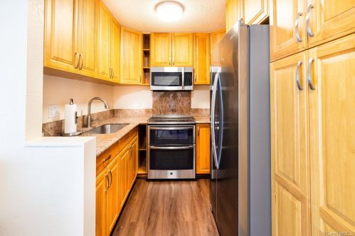 565 Mananai Pl, Honolulu, HI 96818-5318