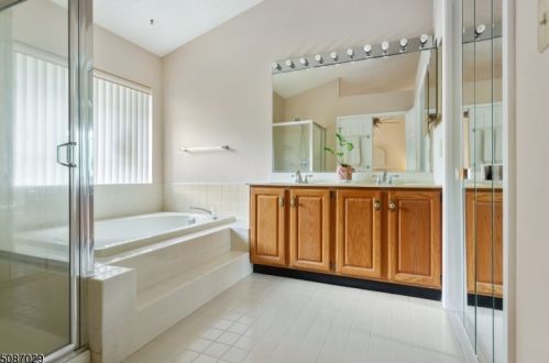 14 Ginger Ct, Princeton NJ  08540-9421 exterior