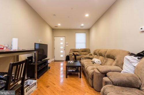 1302 4th St, Philadelphia, PA 19147-5902