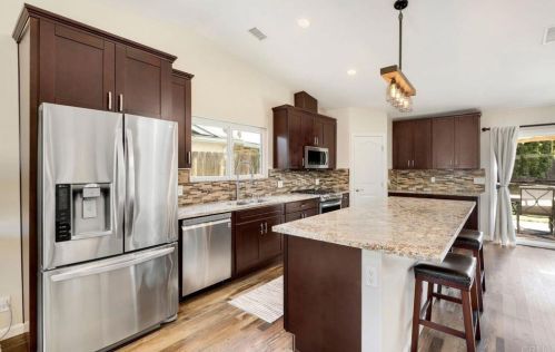 1730 Calle Jules, Vista CA  92084-3242 exterior