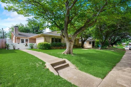 7433 Brentcove Cir, Dallas TX  75214-1806 exterior