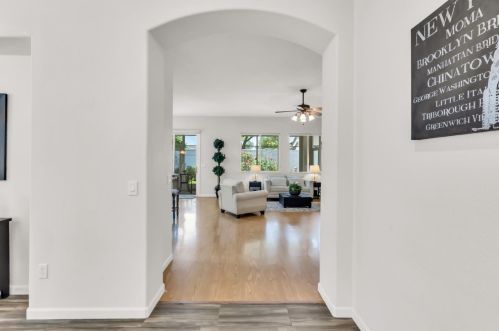 9493 Emerald Cove Ln, Elk Grove CA  95758-3612 exterior