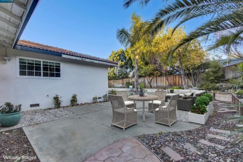 1337 Oregon Dr, Concord, CA 94521-4639