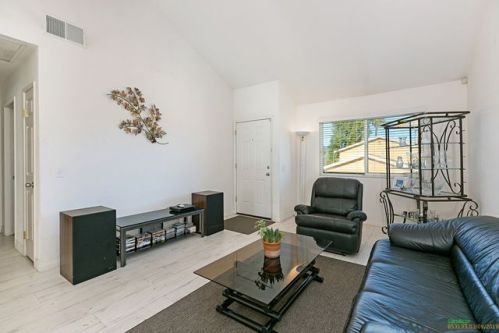 1915 Grand Ave, Escondido, CA 92027-3358
