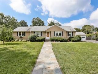 287 Ronald Dr, Fairfield, CT 06825-3604