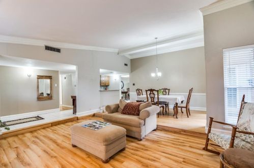 2049 Christie Ln, Carrollton TX 75007-3509 exterior