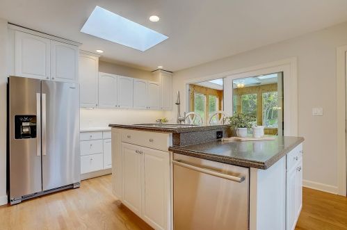 1550 Hawthorne Pl, Bannockburn IL  60015-2008 exterior