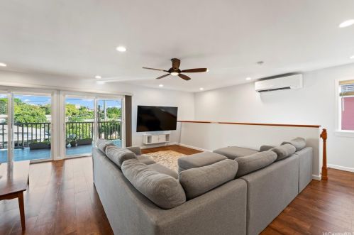 1310 Maalahi St, Honolulu, HI 96819-1727