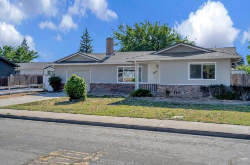 1835 Loyola Way, Turlock, CA 95382-1828