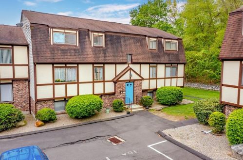 317 Silver Hill Rd, Derby, CT 06418-1138