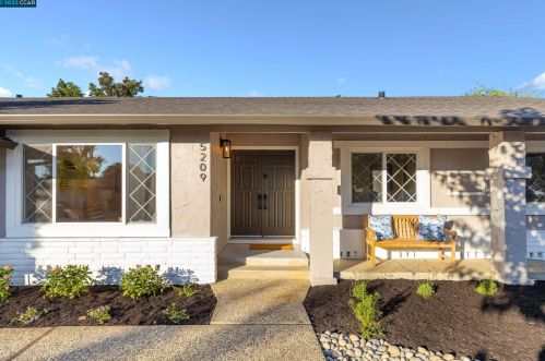 5209 Jomar Dr, Concord CA  94521-2341 exterior