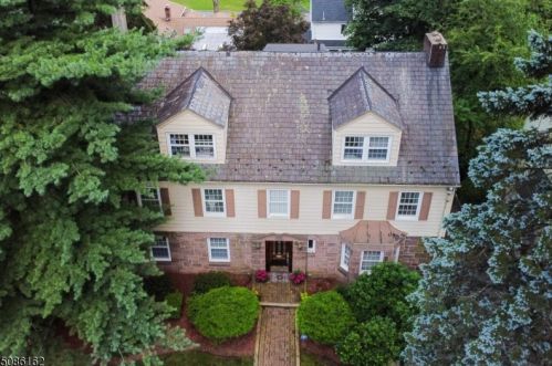 15 Highwood Rd, Town Center, NJ 07052-4012