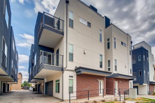 3320 Washington St, Englewood, CO 80113-2739