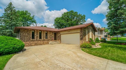 8324 Bell St, Crown Point, IN 46307-9646