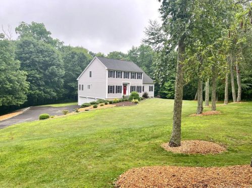 107 Stagecoach Rd, Woodbury, CT 06798-2728