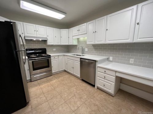 725 Clinton St, Denver, CO 80247-1510