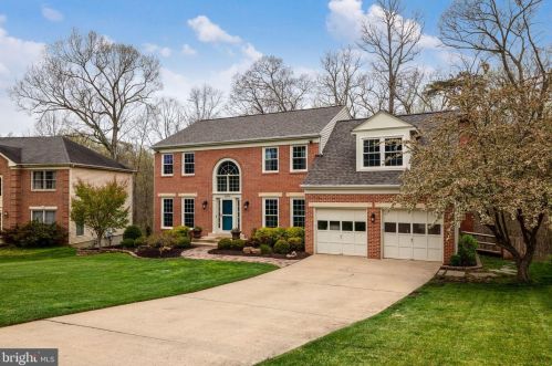 6834 Compton Heights Cir, Clifton, VA 20124-2605