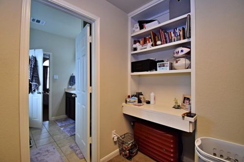 1065 Four Seasons Farm Dr, Uhland TX 78640-5765 exterior