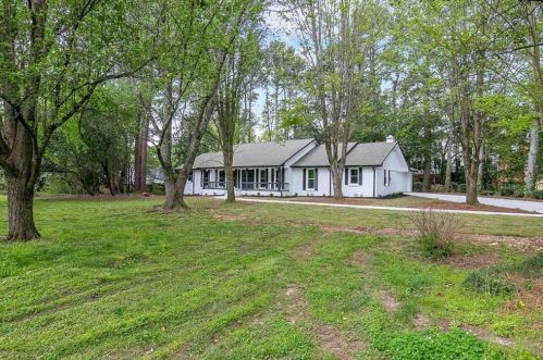 355 Houze Way, Roswell, GA 30076-1352