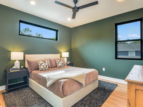 6001 Eureka Dr, Austin TX  78745-2962 exterior