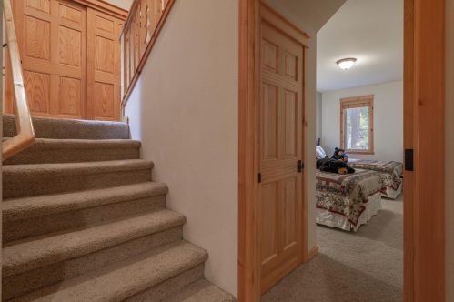 13963 Copenhagen Dr, Truckee CA  96161-6633 exterior