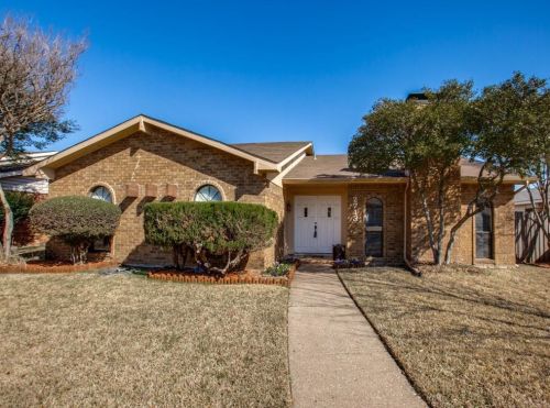 2713 Esquire Ln, Garland TX  75044-6167 exterior
