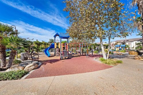 565 Casita St, Anaheim CA  92805-4748 exterior