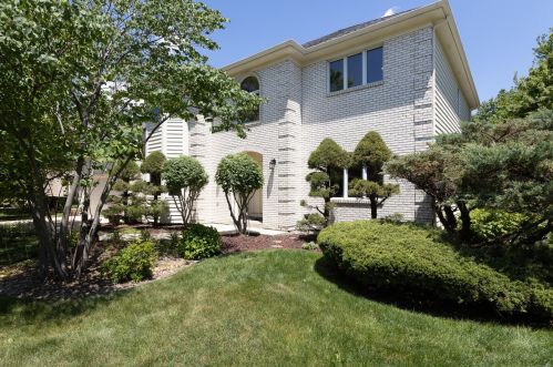 820 Sanctuary Ln, Naperville, IL 60540-6364