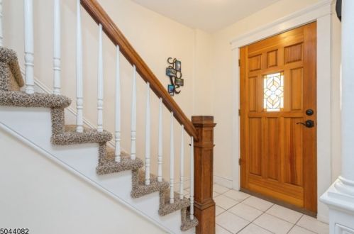 33 Meadow Rd, Edison, NJ 08817-5522