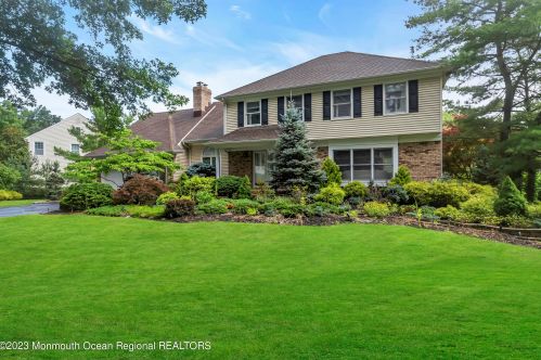 16 Meadows Ln, Tinton Falls, NJ 07712-3481