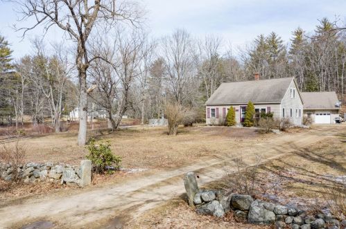 2 James City Rd, Deerfield, NH 03037-1509