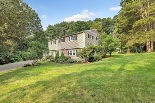 27 Great Oak Rd, Huntington, CT 06484-5210