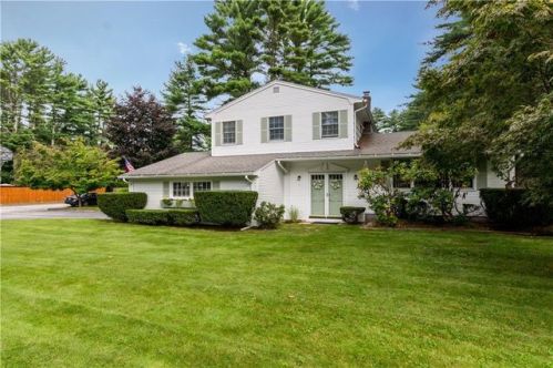 7 Red Maple Rd, Coventry, RI 02816-6511