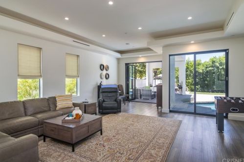 14813 Morrison St, Van Nuys CA  91403-1632 exterior