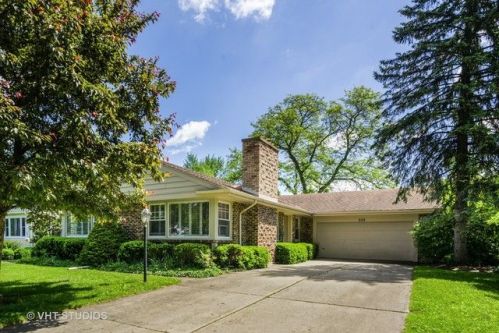 333 Dickens St, Northfield, IL 60093-3226
