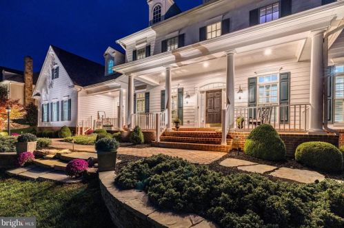 41339 Raspberry Dr, Leesburg, VA 20176-7827