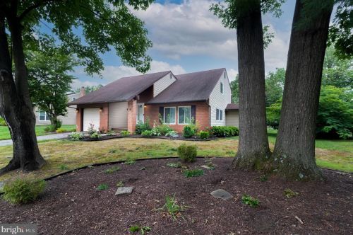 6 Pershing Ln, Erial, NJ 08081-1819