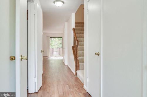 8633 Pin Oak Dr, Springfield VA  22153-3554 exterior