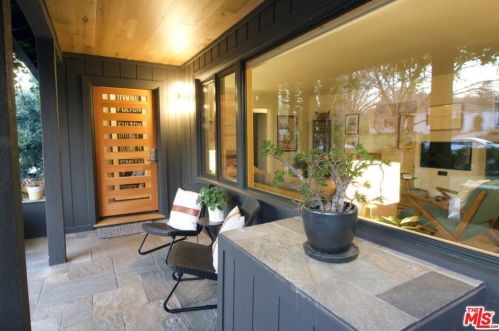 5520 Leghorn Ave, Van Nuys, CA 91401-5425