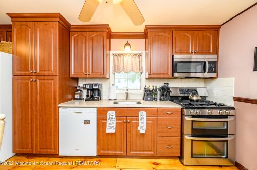 177 Ocean Ave, Middletown NJ 07748-5664 exterior