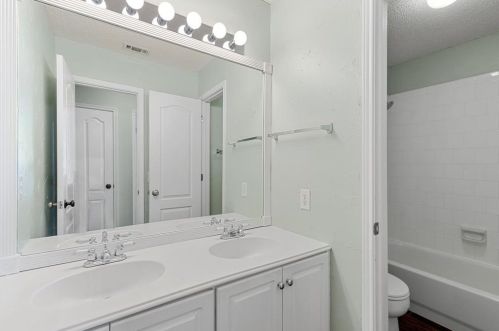 2205 Rachel Ct, Carrollton TX exterior