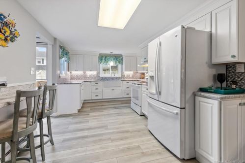 57 Billow Rd, Lyme, CT 06371-2505